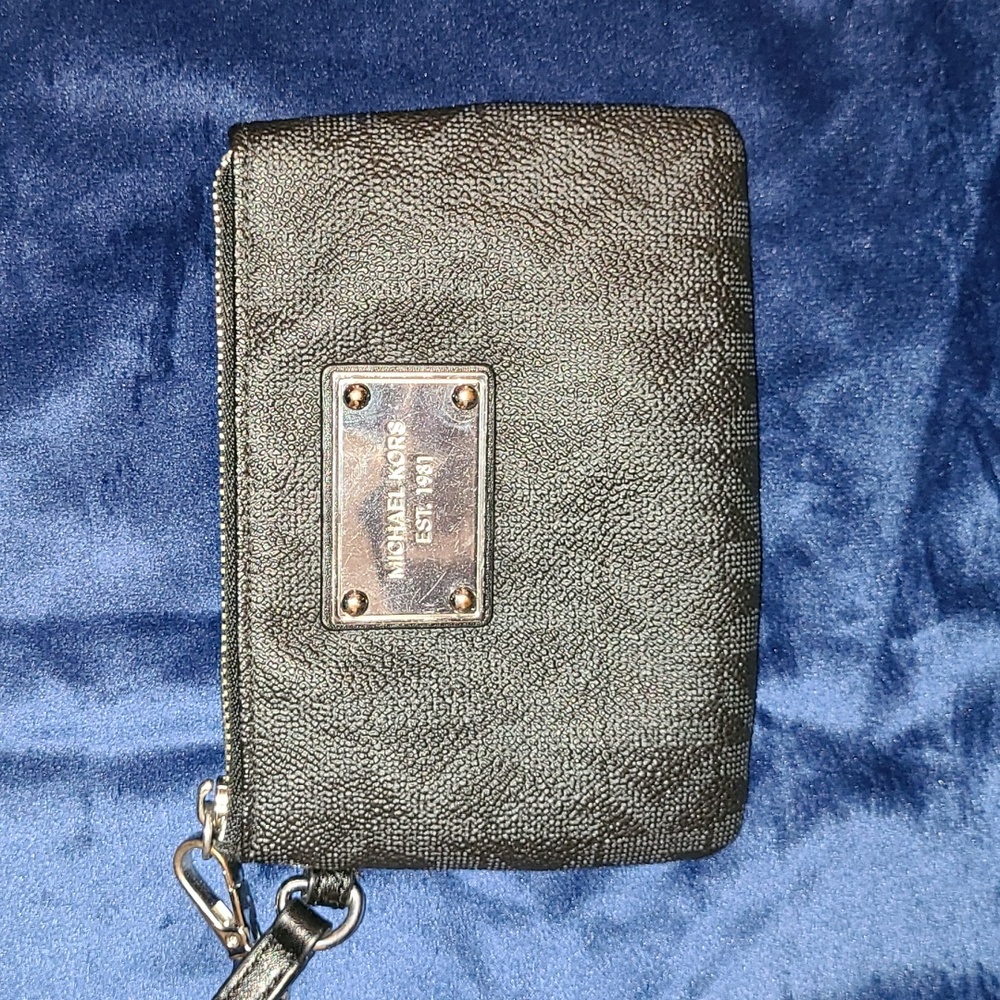Micheal Kors Wristlet
